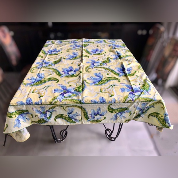 Vintage yet New NWT April Cornell square 54” x 54” yellow blue floral tablecloth - Picture 2 of 6